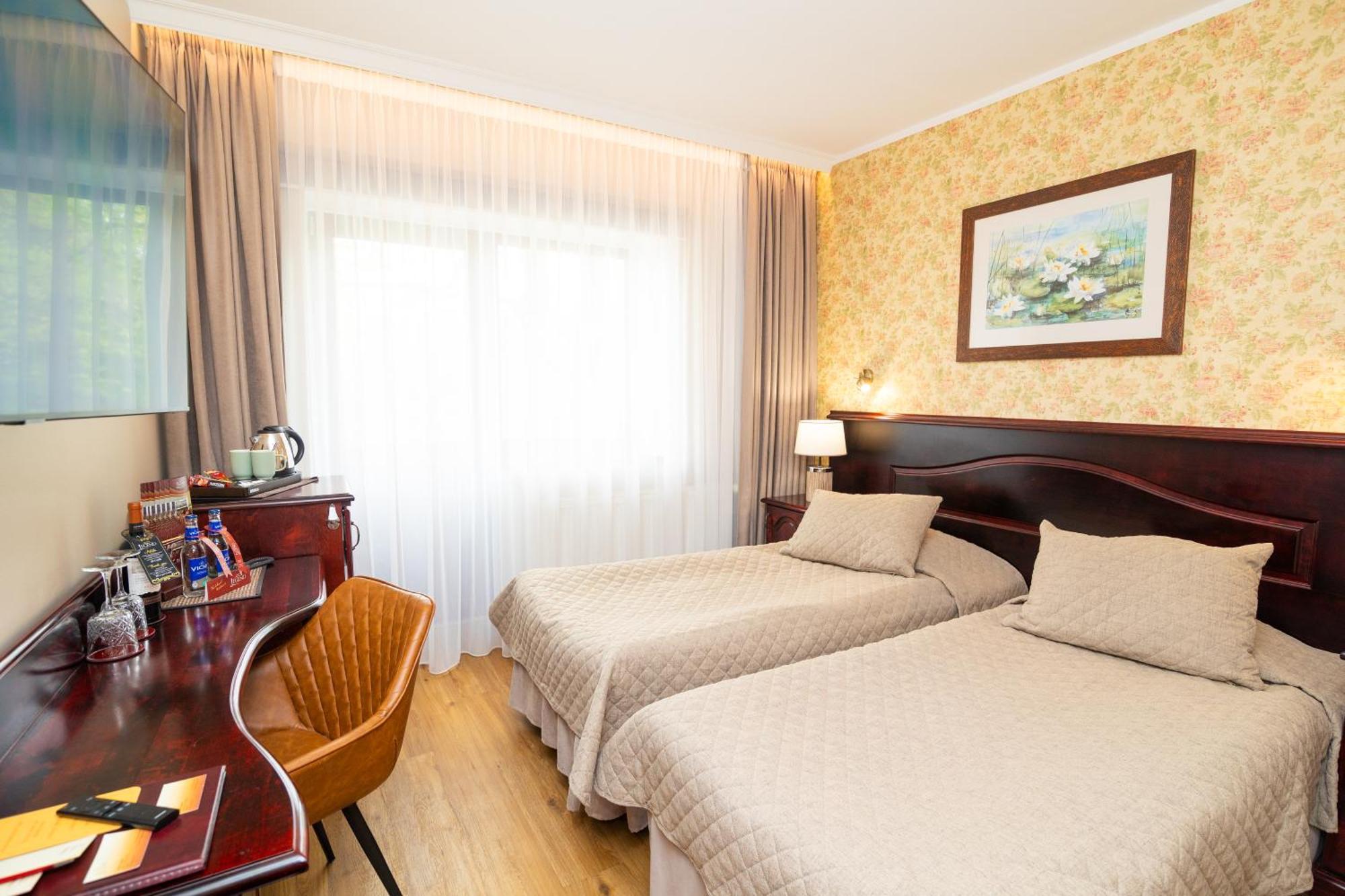 Hotel Legend بارنو المظهر الخارجي الصورة