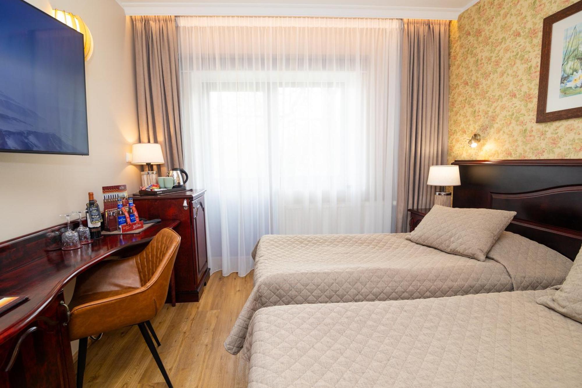 Hotel Legend بارنو المظهر الخارجي الصورة