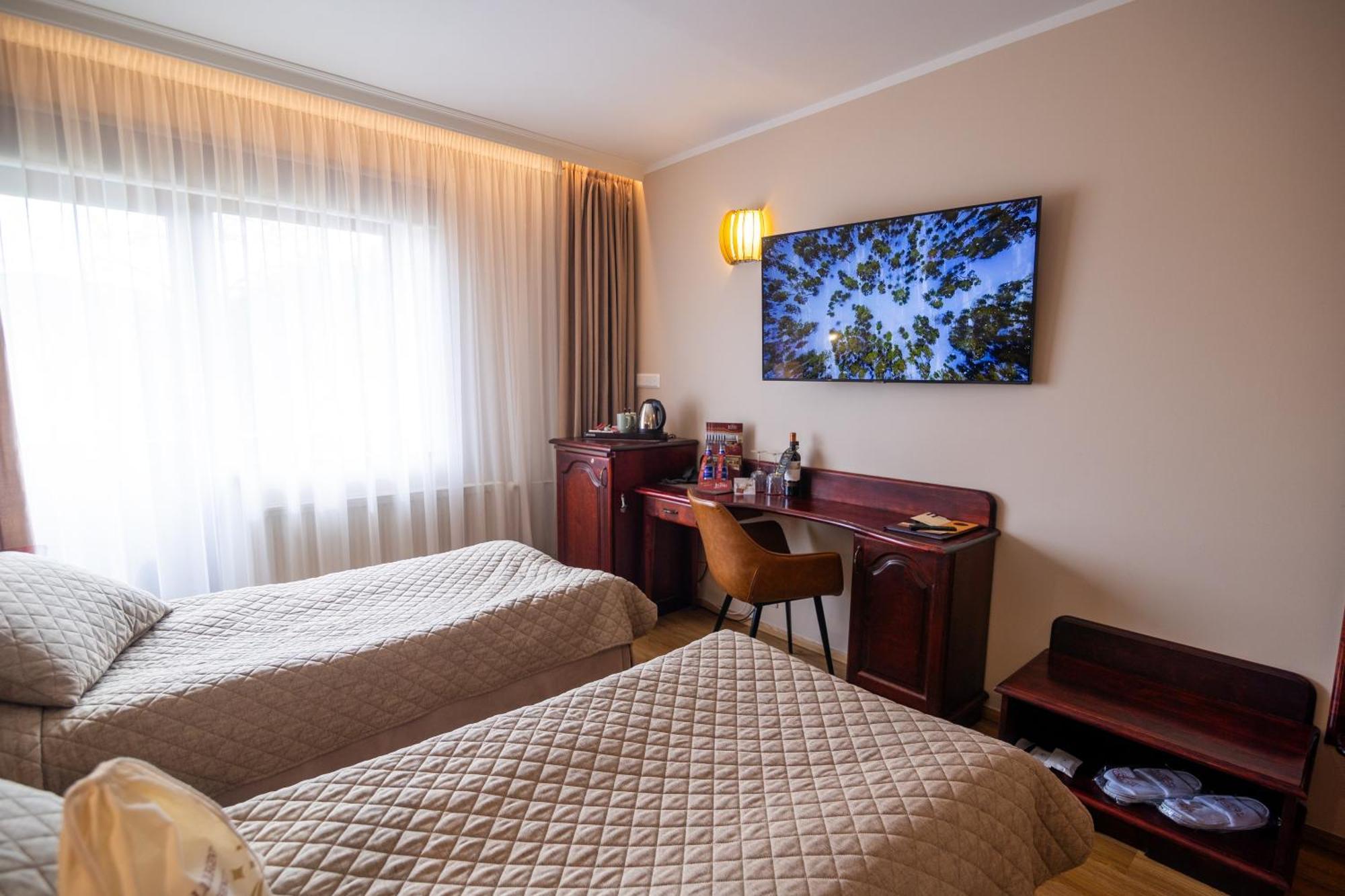 Hotel Legend بارنو المظهر الخارجي الصورة