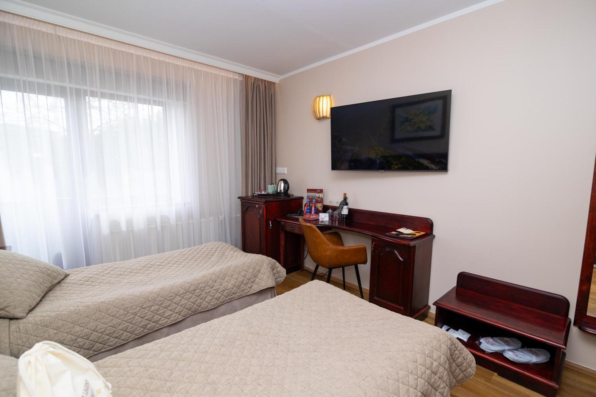 Hotel Legend بارنو المظهر الخارجي الصورة